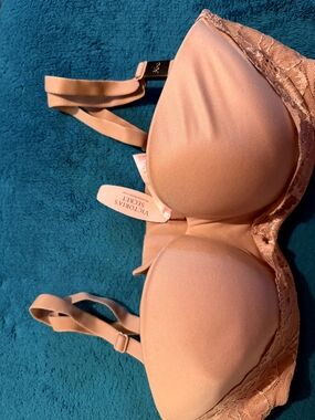 Victoria's Secret Peach Lace-Trim Padded Bra